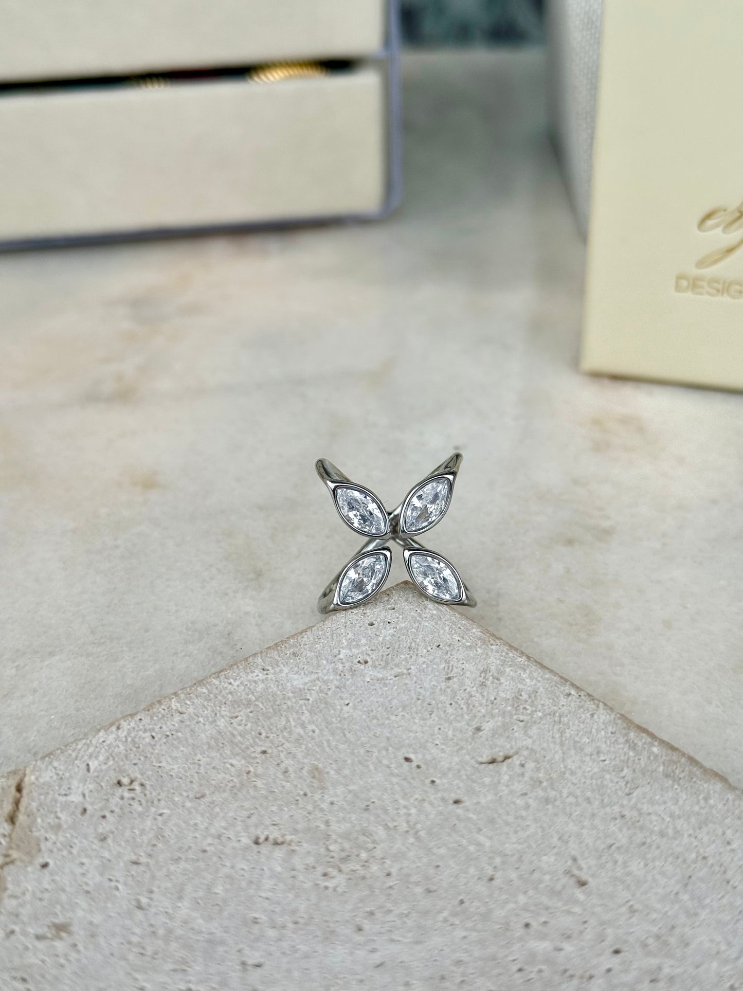Anello Lucentra