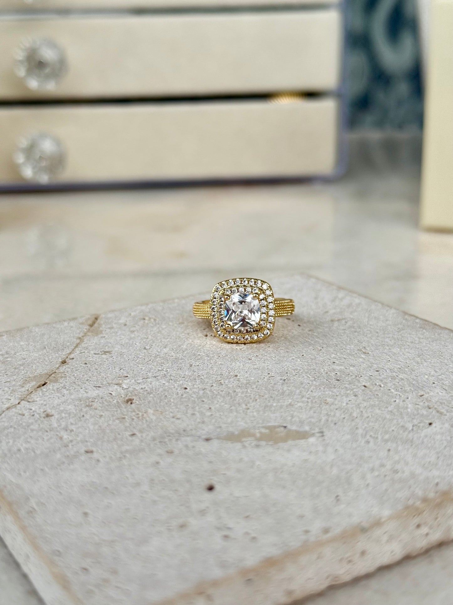 Anello Carréa